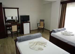 Отель Hotel Pharos Бар Двухместный номер с 1 кроватью или 2 отдельными кроватями и видом на море-1