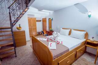 Отель Hotel Pharos Бар Двухуровневый номер-1