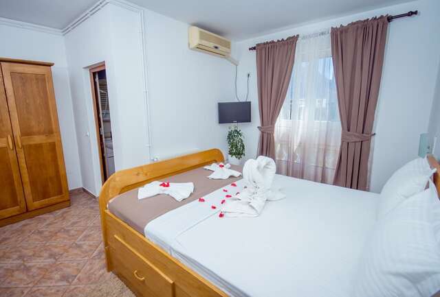 Отель Hotel Pharos Бар-27