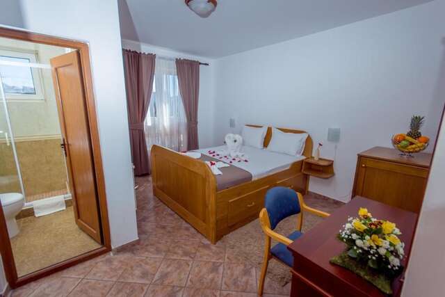 Отель Hotel Pharos Бар-38