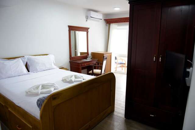 Отель Hotel Pharos Бар-11